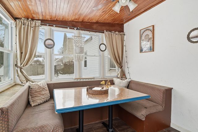 79 Roosevelt Avenue, Springfield, MA 01118