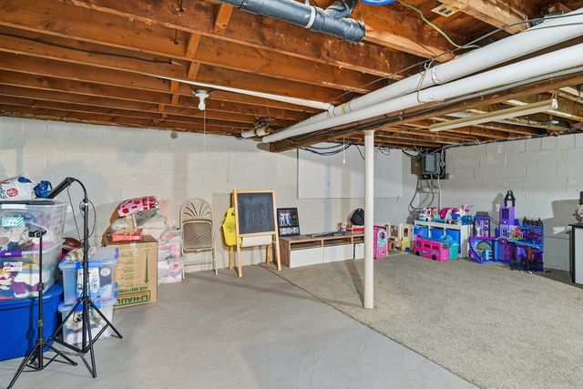 79 Roosevelt Avenue, Springfield, MA 01118