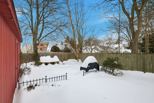 79 Roosevelt Avenue, Springfield, MA 01118