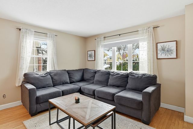 79 Roosevelt Avenue, Springfield, MA 01118