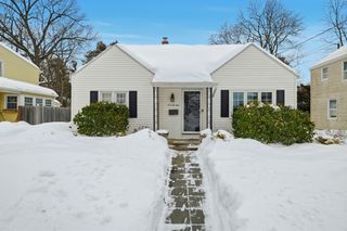 79 Roosevelt Avenue, Springfield, MA 01118