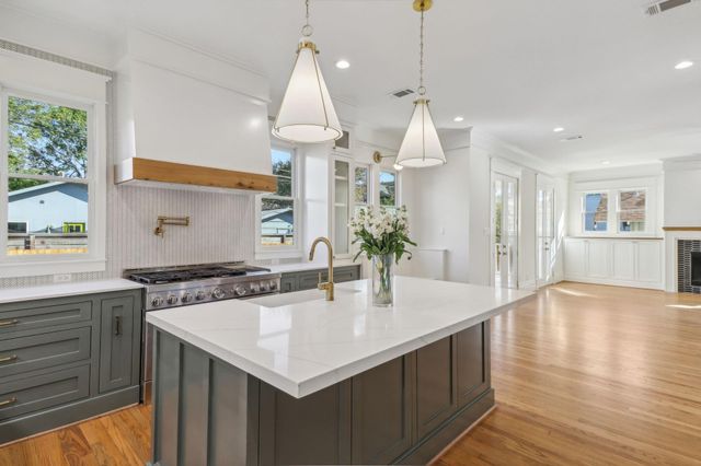 709 Ridge Street, Houston, TX 77009