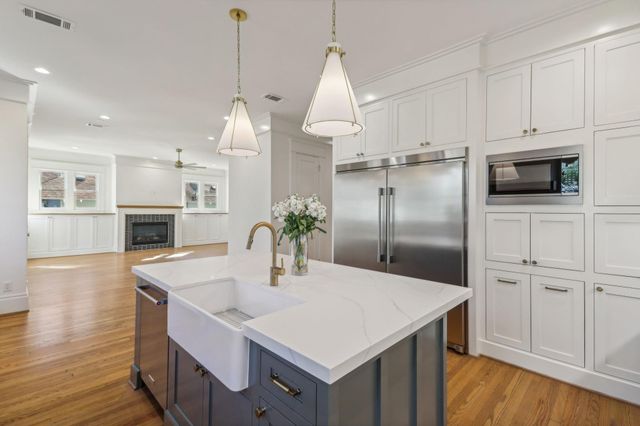 709 Ridge Street, Houston, TX 77009