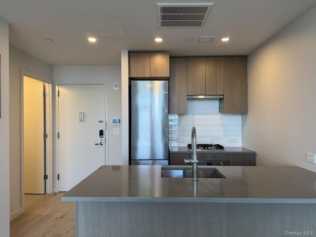 131-02B 40TH Road 9O, Flushing, NY 11354