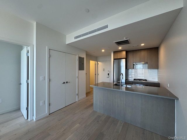 131-02B 40TH Road 9O, Flushing, NY 11354