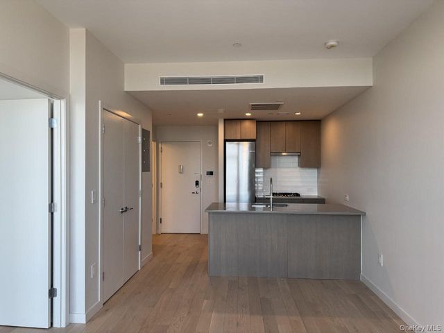 131-02B 40TH Road 9O, Flushing, NY 11354