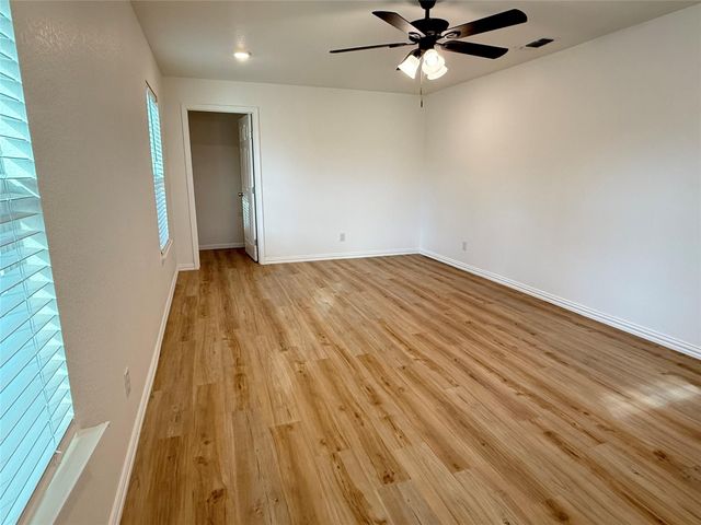 800 OLD THORNDALE RD, Taylor, TX 76574