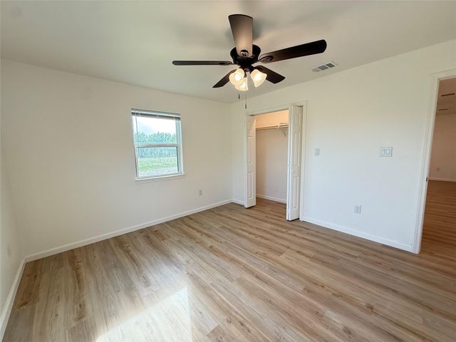 800 OLD THORNDALE RD, Taylor, TX 76574