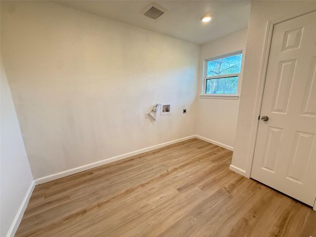 800 OLD THORNDALE RD, Taylor, TX 76574