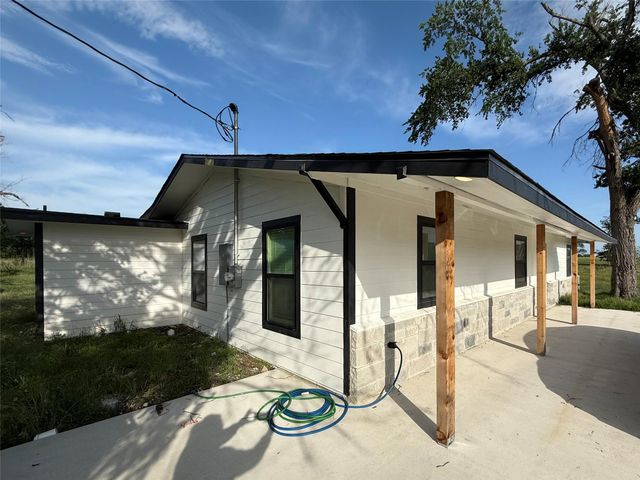 800 OLD THORNDALE RD, Taylor, TX 76574