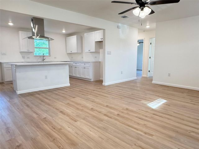 800 OLD THORNDALE RD, Taylor, TX 76574