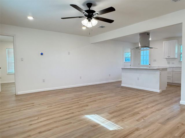 800 OLD THORNDALE RD, Taylor, TX 76574