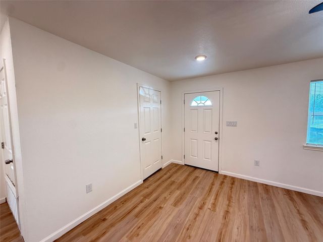 800 OLD THORNDALE RD, Taylor, TX 76574