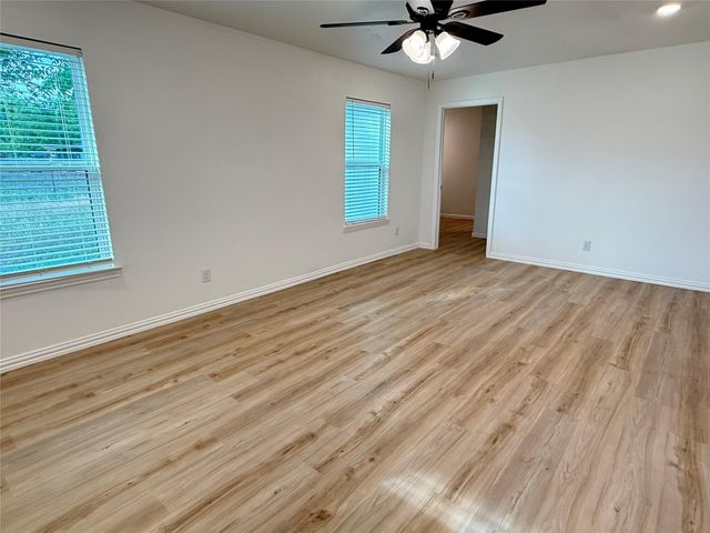 800 OLD THORNDALE RD, Taylor, TX 76574