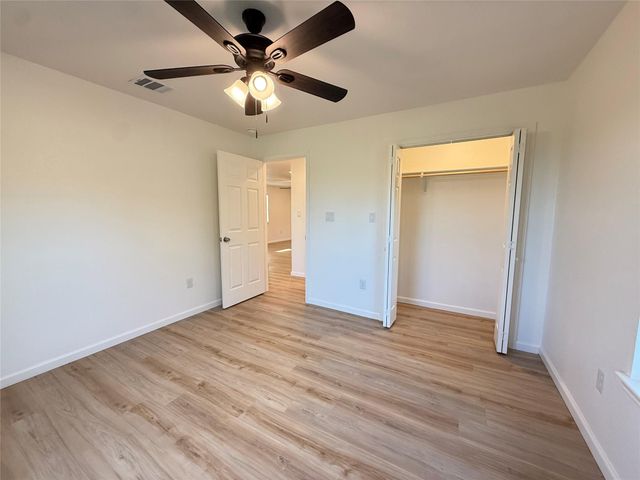 800 OLD THORNDALE RD, Taylor, TX 76574