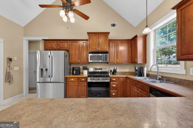 127 Lambdin Circle, Barnesville, GA 30204
