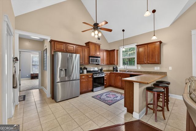 127 Lambdin Circle, Barnesville, GA 30204
