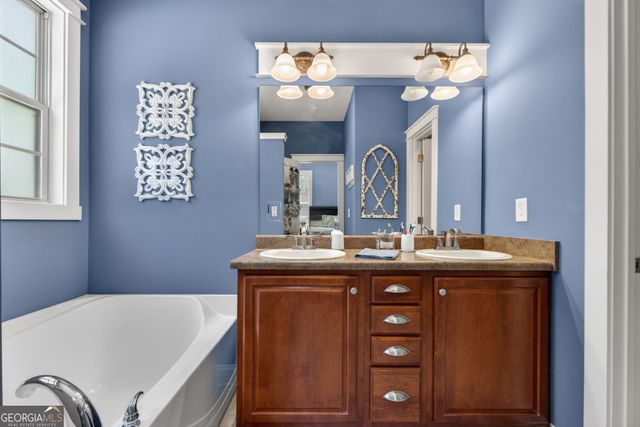 127 Lambdin Circle, Barnesville, GA 30204