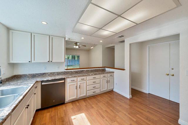 7869 Valley Quail Ct, Antelope, CA 95843