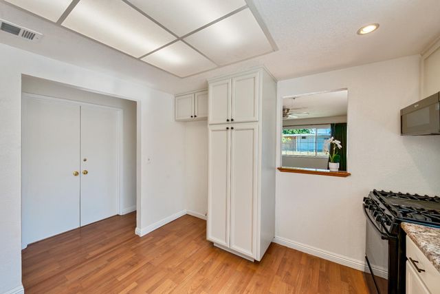 7869 Valley Quail Ct, Antelope, CA 95843