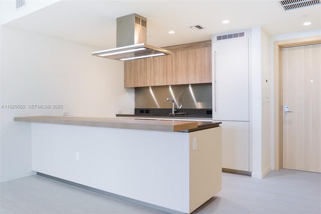 1000 Brickell Plz 3208, Miami, FL 33131