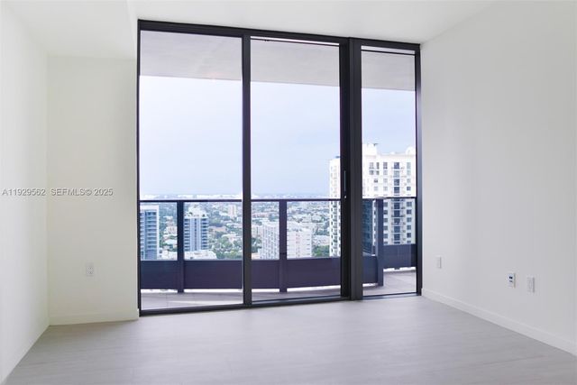 1000 Brickell Plz 3208, Miami, FL 33131