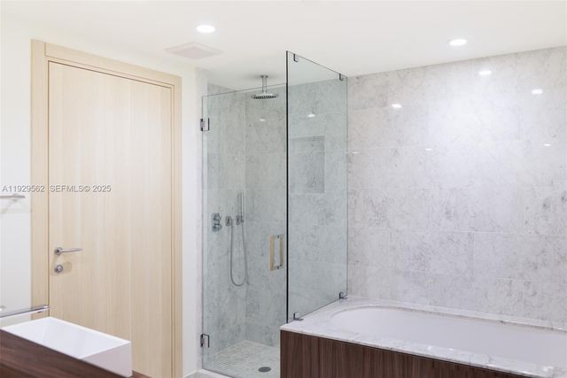 1000 Brickell Plz 3208, Miami, FL 33131