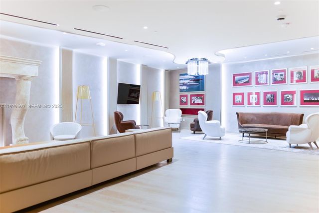 1000 Brickell Plz 3208, Miami, FL 33131