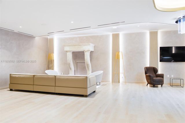 1000 Brickell Plz 3208, Miami, FL 33131