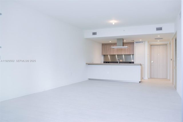 1000 Brickell Plz 3208, Miami, FL 33131