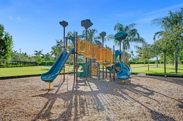 4764 Eucalyptus Dr, Hollywood, FL 33021