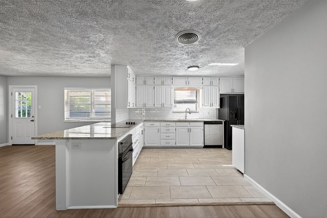 2120 Nottingham Boulevard, Fort Worth, TX 76112