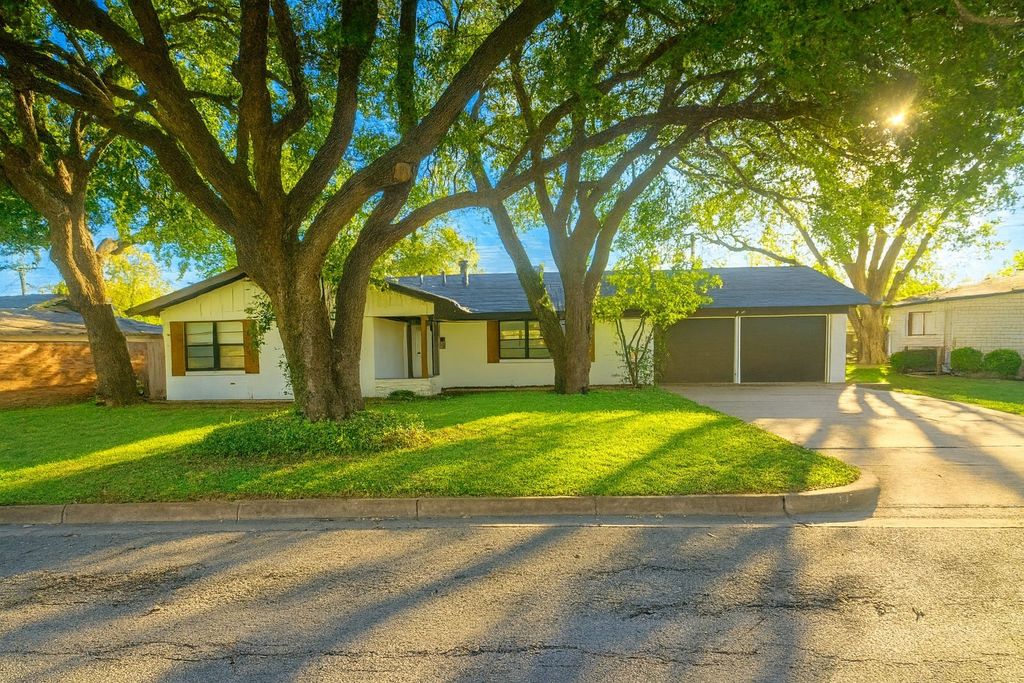 2120 Nottingham Boulevard, Fort Worth, TX 76112