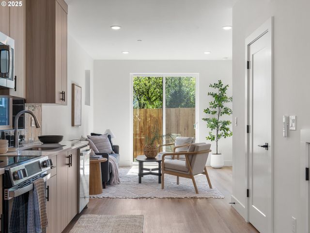 6020 Ne Mason St 9, Portland, OR 97218