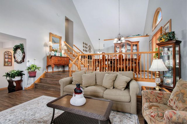 10399 Pike Street, Crown Point, IN 46307