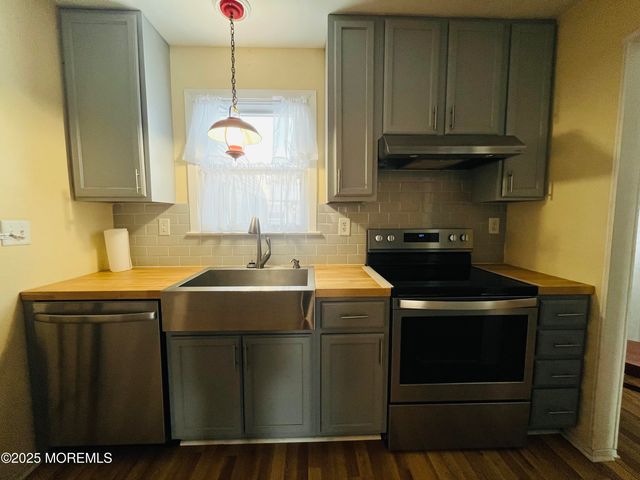 1 Orchard Drive 73, Whiting, NJ 08759