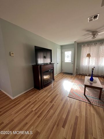 1 Orchard Drive 73, Whiting, NJ 08759