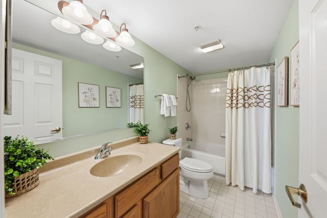 31 E Grove Street 501, Lombard, IL 60148