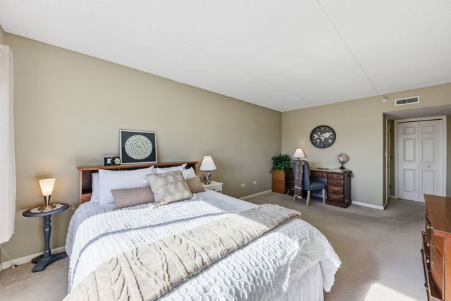 31 E Grove Street 501, Lombard, IL 60148