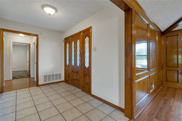 613 Hidden Brooke Drive, Desoto, TX 75115