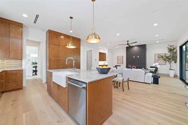 5200 Beech Street, Bellaire, TX 77401