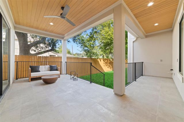 5200 Beech Street, Bellaire, TX 77401