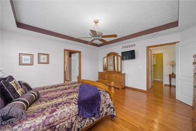 1009 Glendalough Drive, Grafton, OH 44044