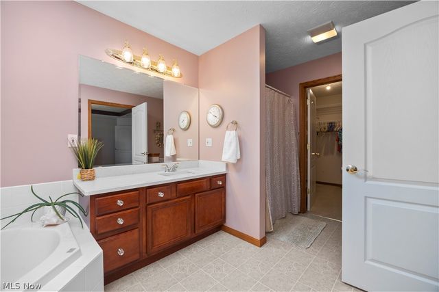 1009 Glendalough Drive, Grafton, OH 44044