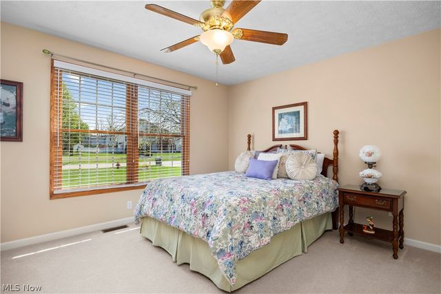 1009 Glendalough Drive, Grafton, OH 44044