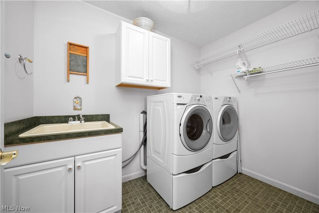 1009 Glendalough Drive, Grafton, OH 44044