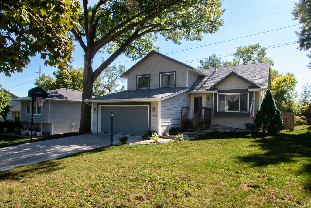 1905 E Maish Avenue, Des Moines, IA 50320
