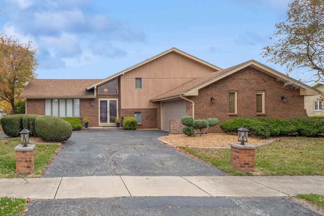 2210 207th Place, Lynwood, IL 60411
