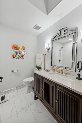 2210 207th Place, Lynwood, IL 60411