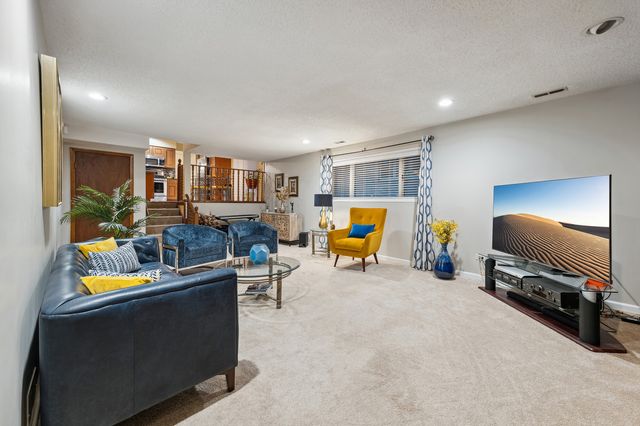 2210 207th Place, Lynwood, IL 60411